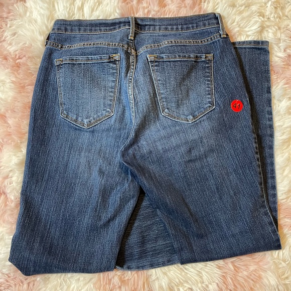 Old Navy Curvy Bootcut Jeans Women's Size 8P - Picture 3 of 4